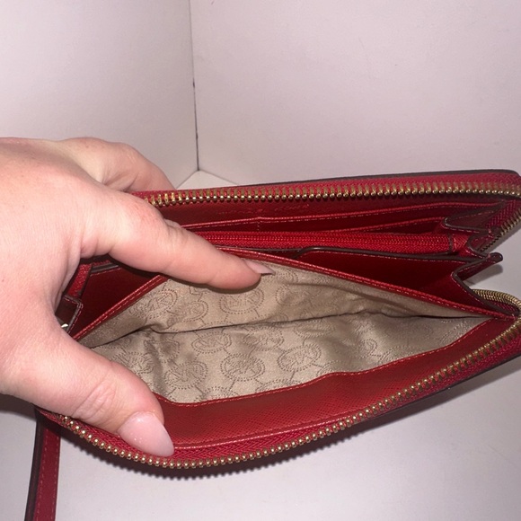 Michael Kors EUC Red Saffiano Leather Jet Set Wallet With Wrist Strap - Picture 15 of 16
